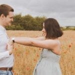photo couple champ coquelicots