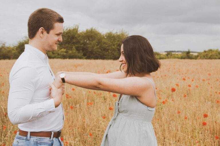 photo couple champ coquelicots