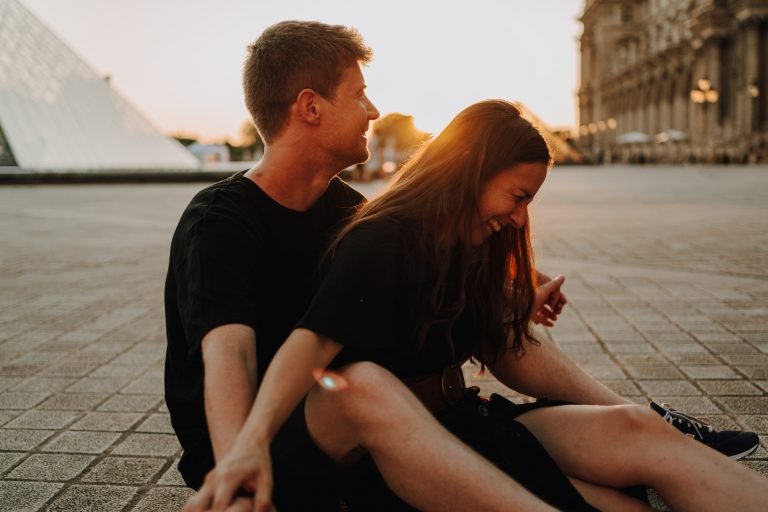 séance photo couple au Louvre