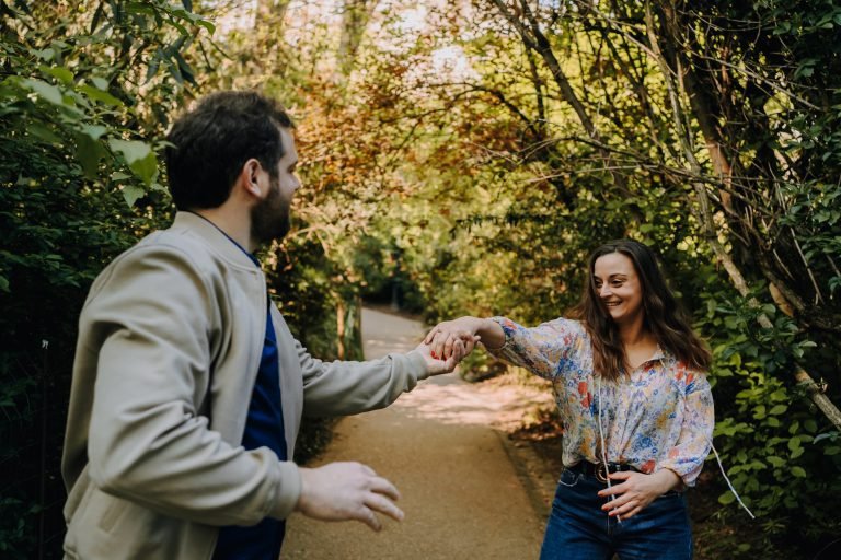 séance photo couple aux Buttes de Chaumont