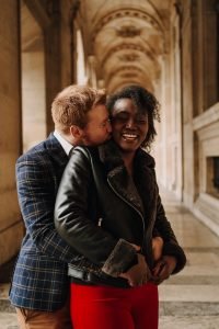 Photos couple au Louvre