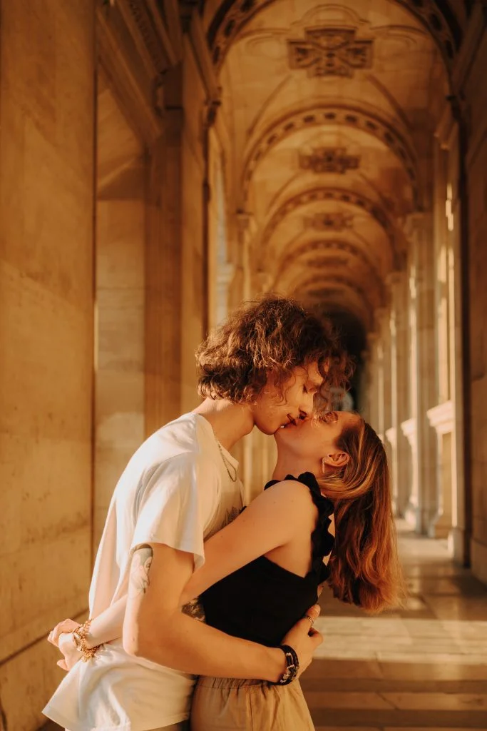 photo couple louvre