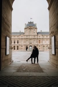 photo couple Louvre