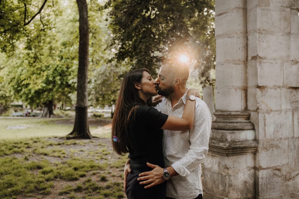Séance photo couple parc Monceau