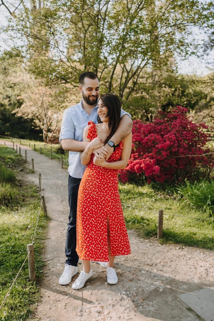 Photo couple parc parisien