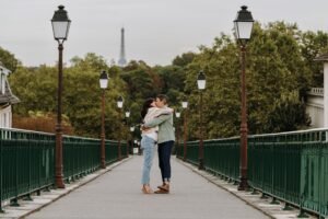 photo de futurs parents complices à Saint-Cloud