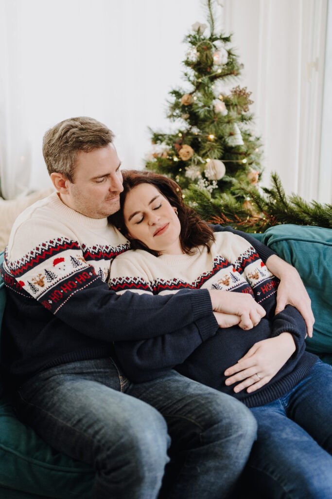Couple Noël à la maison
