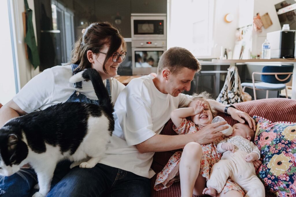 • Photos de naissance naturelles à Paris, dans un appartement chaleureux