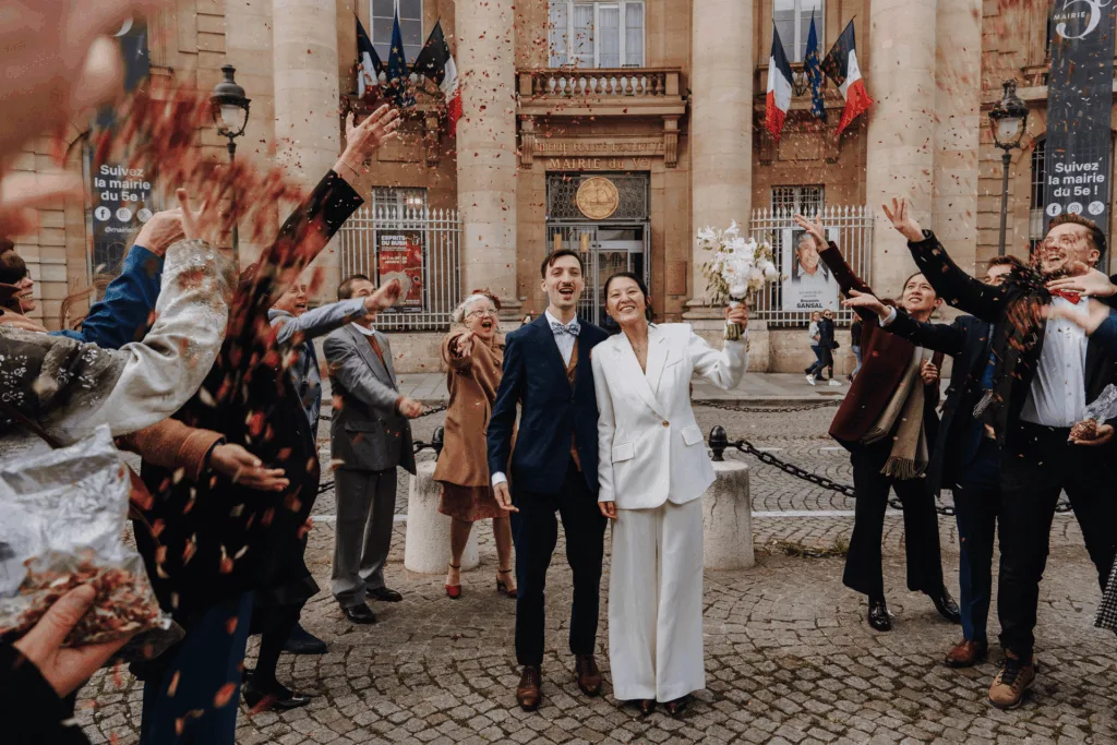 Photographe mariage Paris — confettis