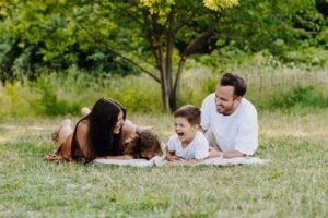 famille dans un parc